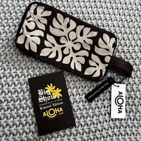 Aloha Collection• Super Special Limited Edition APPLIQUÉ DOPP KIT Coconut - Picture 8 of 11